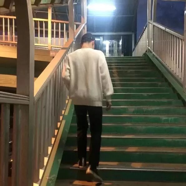 关福绍英